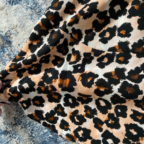 H&M - Flowy Midi Leopard Skirt sz 4 - Picture 3 of 3